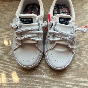 Toddler size 5 like new